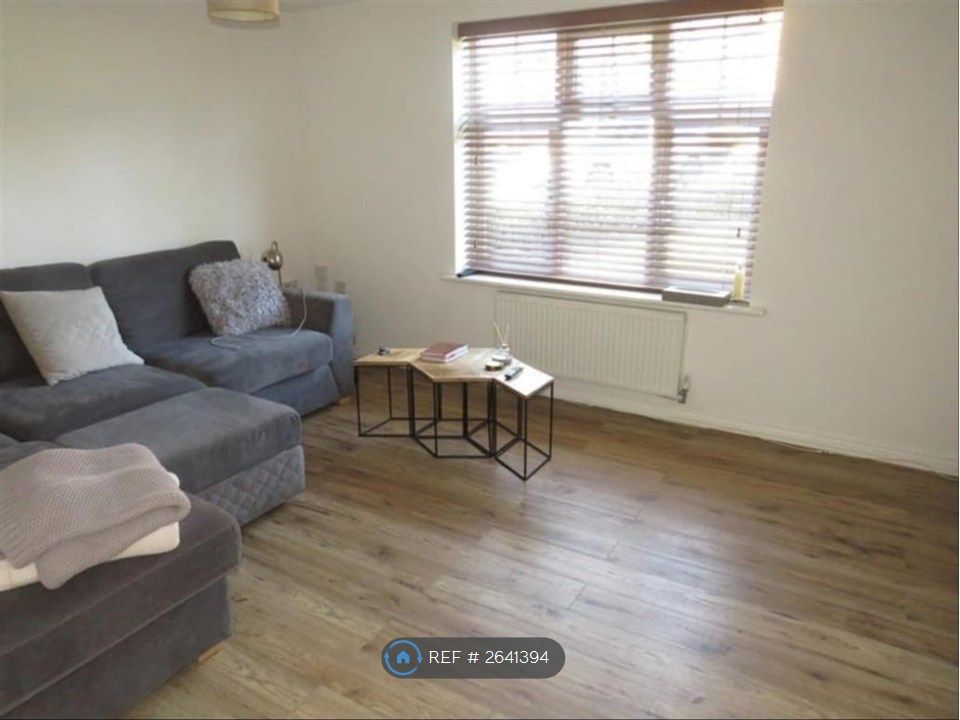 Property photo 1 of 7 Living Room / Dining Room