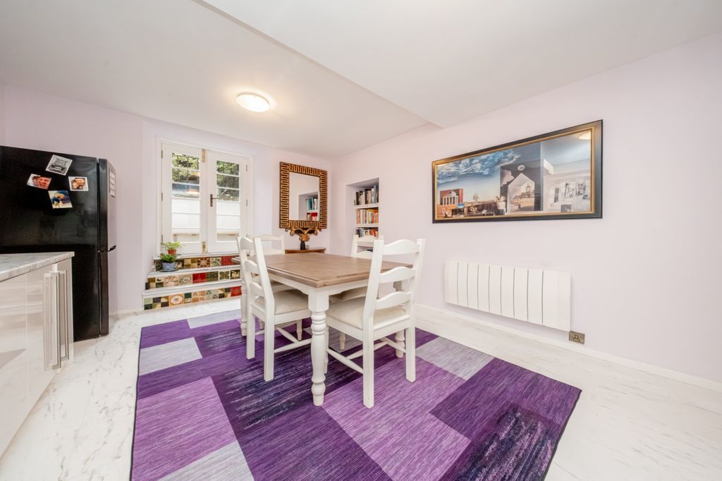 Property photo 3 of 21 Picture 3