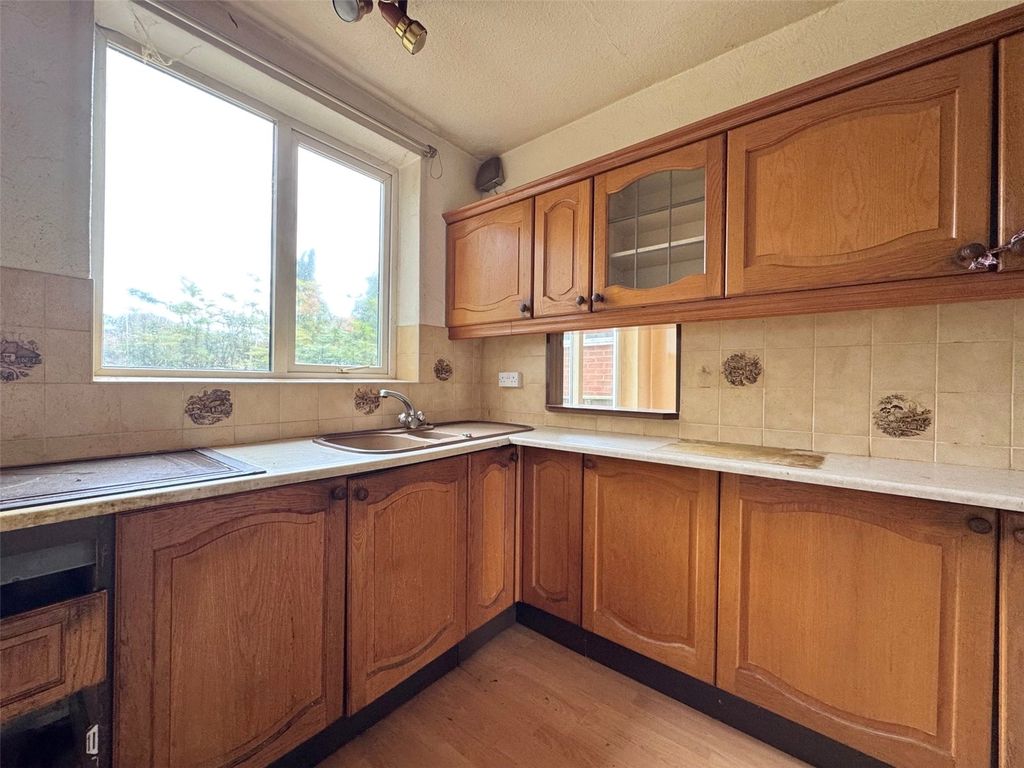 Property photo 3 of 9 Kitchen