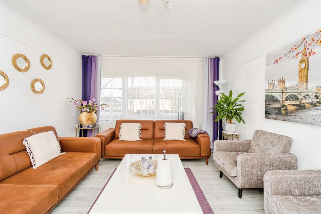 Property photo 3 of 37