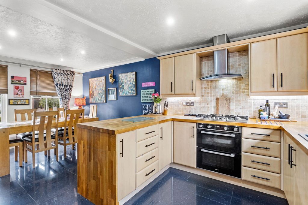 Property photo 2 of 17