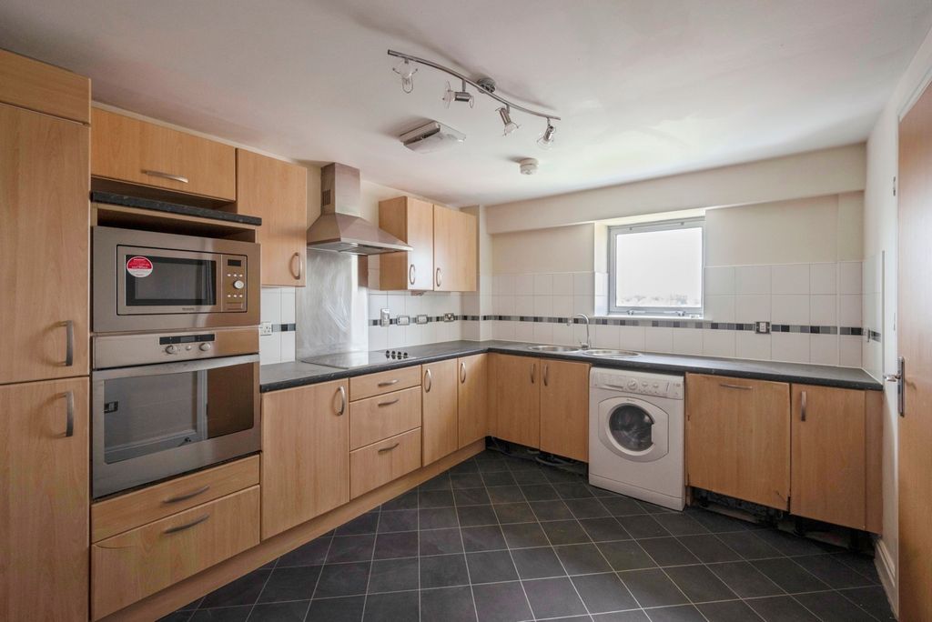 Property photo 2 of 17 Kitchen