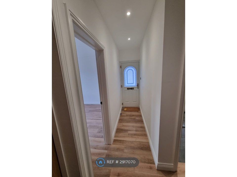 Property photo 2 of 22 Hallway