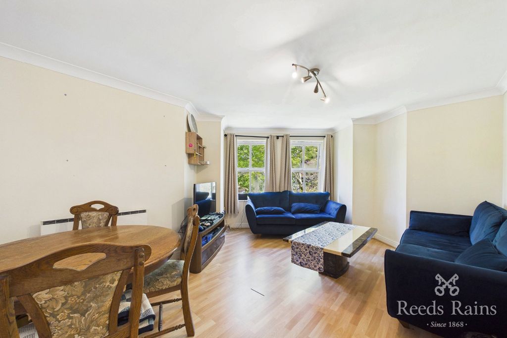 Property photo 2 of 9 Picture No. 26