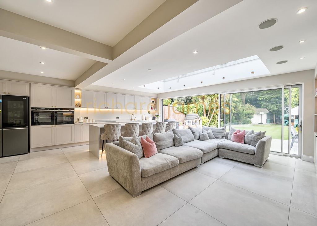 Property photo 3 of 20 5A6Ec317-560c-4Db6-A06F-B3519d66Fae5.Jpg