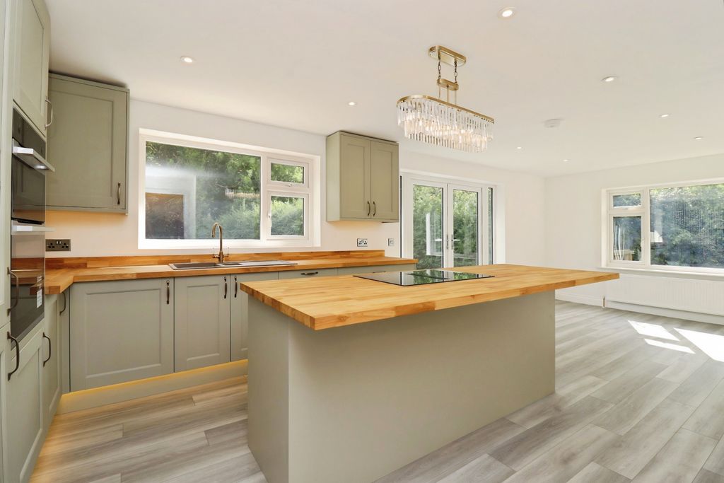 Property photo 2 of 31 4F182B6E-Img_2020