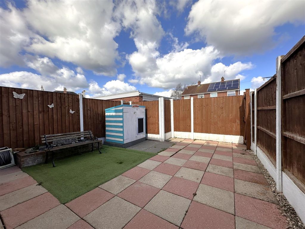 Property photo 3 of 14 Low-Maintenance Garden 803