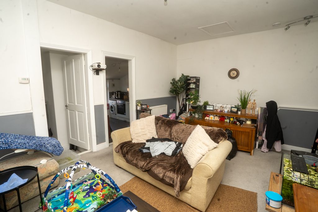 Additional image 4 of 2 bed flat for saleCatherine Street, Chester CH1