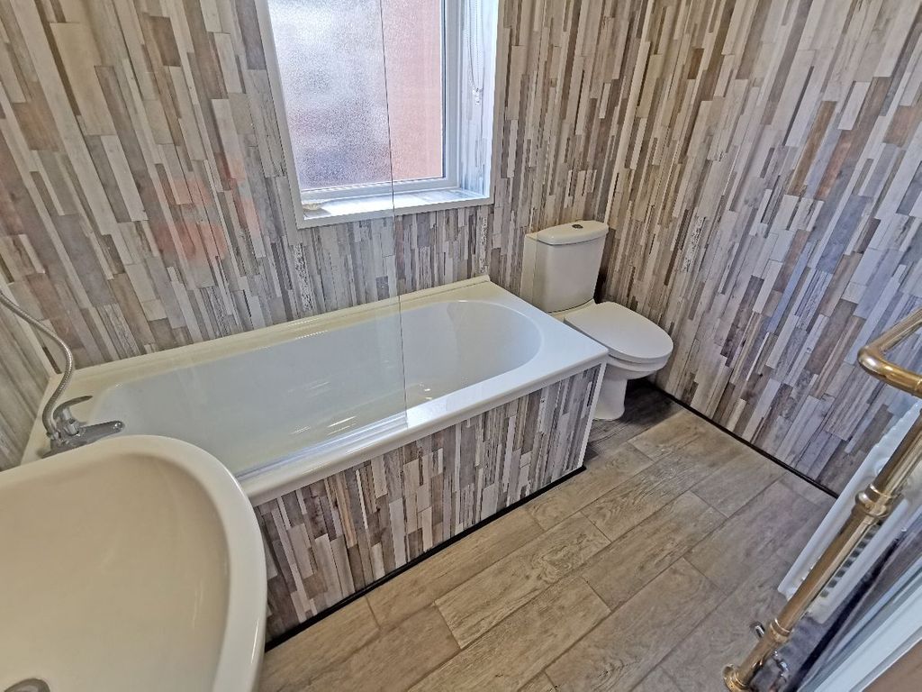 Property photo 3 of 6 Bathroom