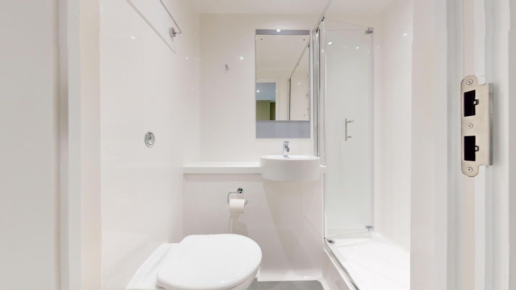 Property photo 3 of 16 Bathroom