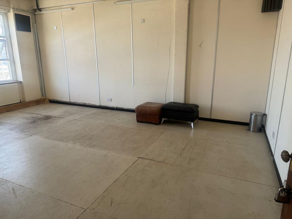 Property photo 3 of 4