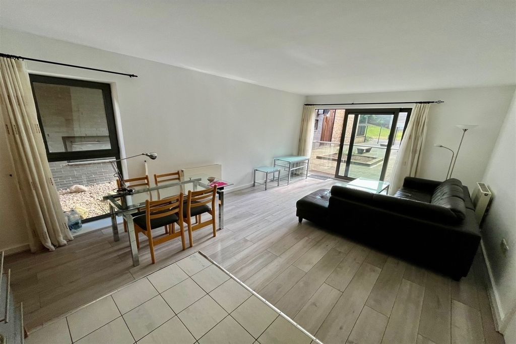 Property photo 1 of 10 (Main)