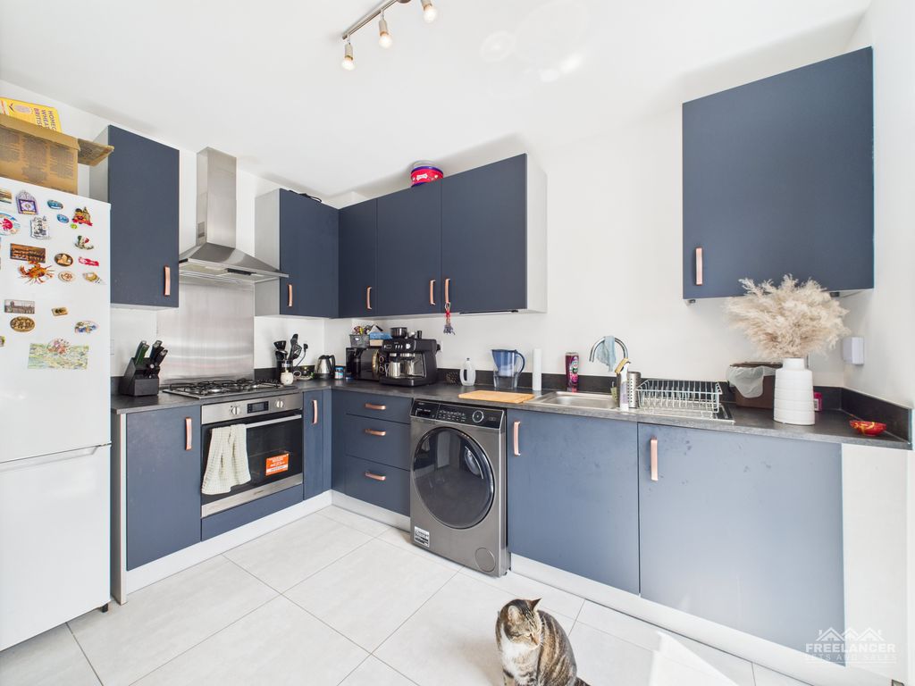 Property photo 2 of 17 Kitchen 1