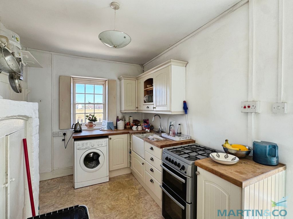 Property photo 2 of 16 43E3Ad65--46CC-8089-2D3B2Ff742Fb-26518-00000E7186C