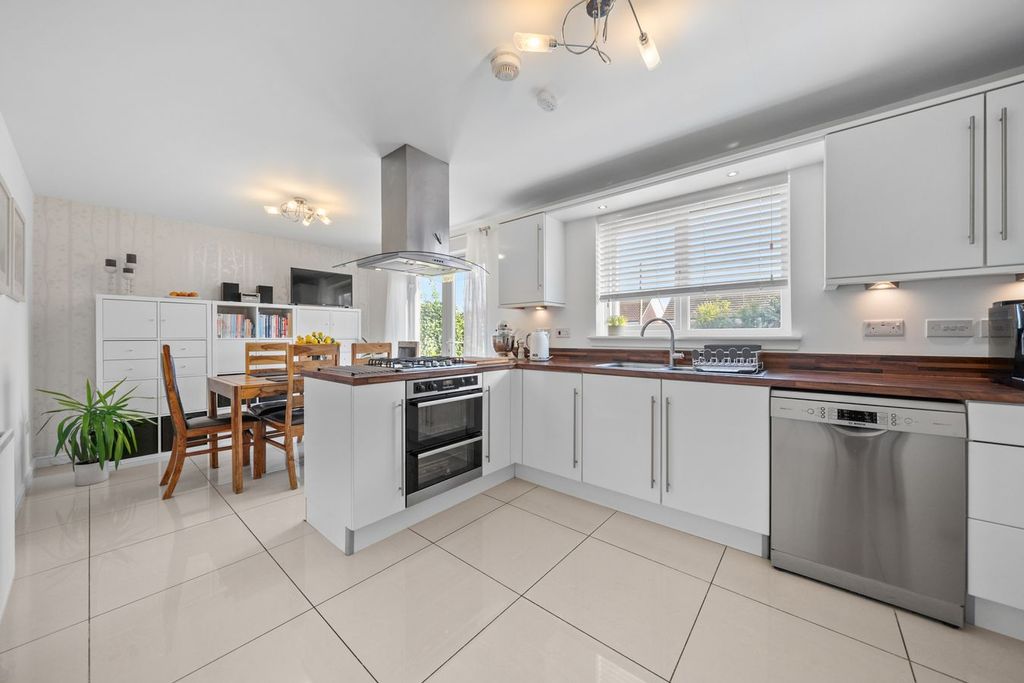 Property photo 2 of 38