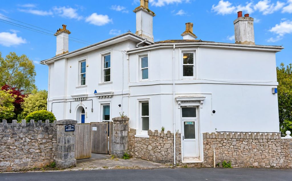 Property photo 1 of 34