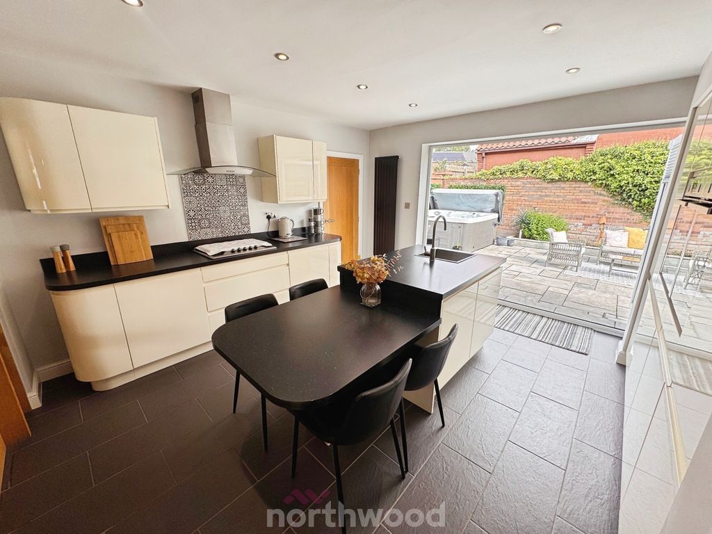 Property photo 3 of 26