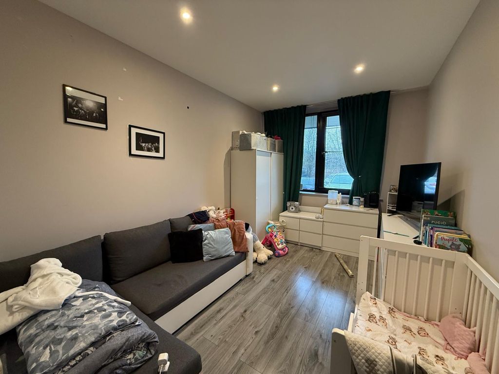 Property photo 1 of 5 Bedroom