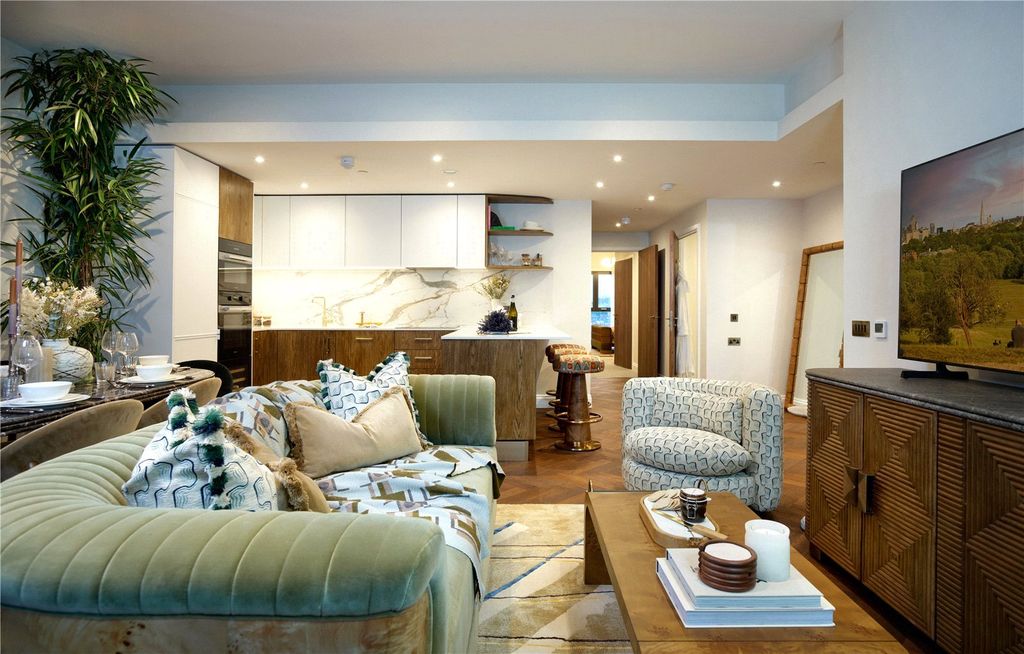 Property photo 1 of 14 Living Room