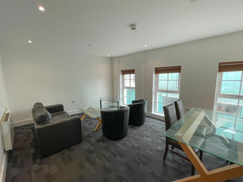 Property photo 2 of 9 Apt 1 Courtyard -6.Jpg