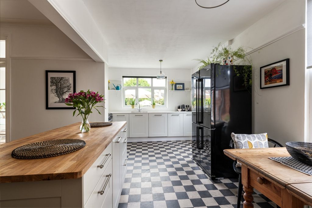 Property photo 3 of 23 1463709