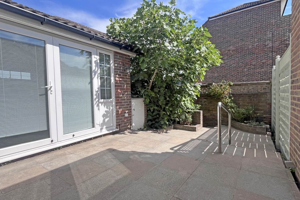 Property photo 3 of 21