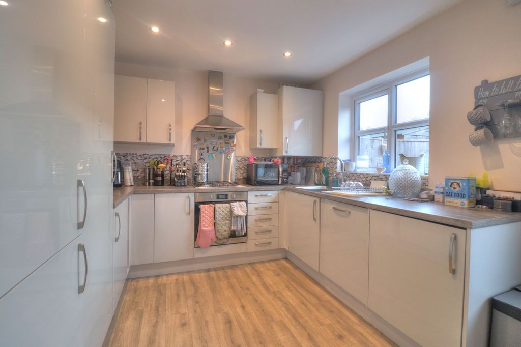 Property photo 2 of 14 Kitchen/Diner