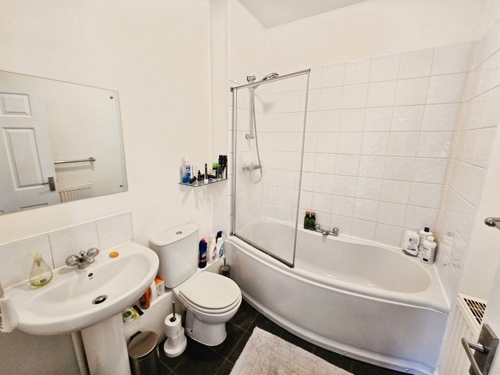 Property photo 2 of 14 Bathroom