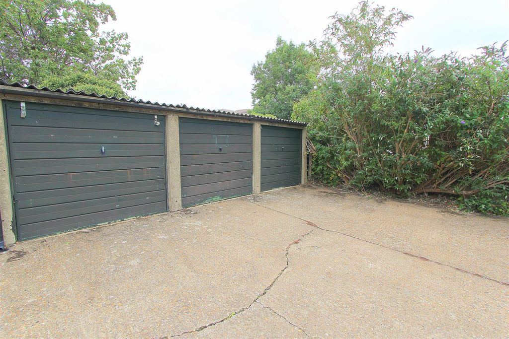 Property photo 1 of 5 Garage.Jpg