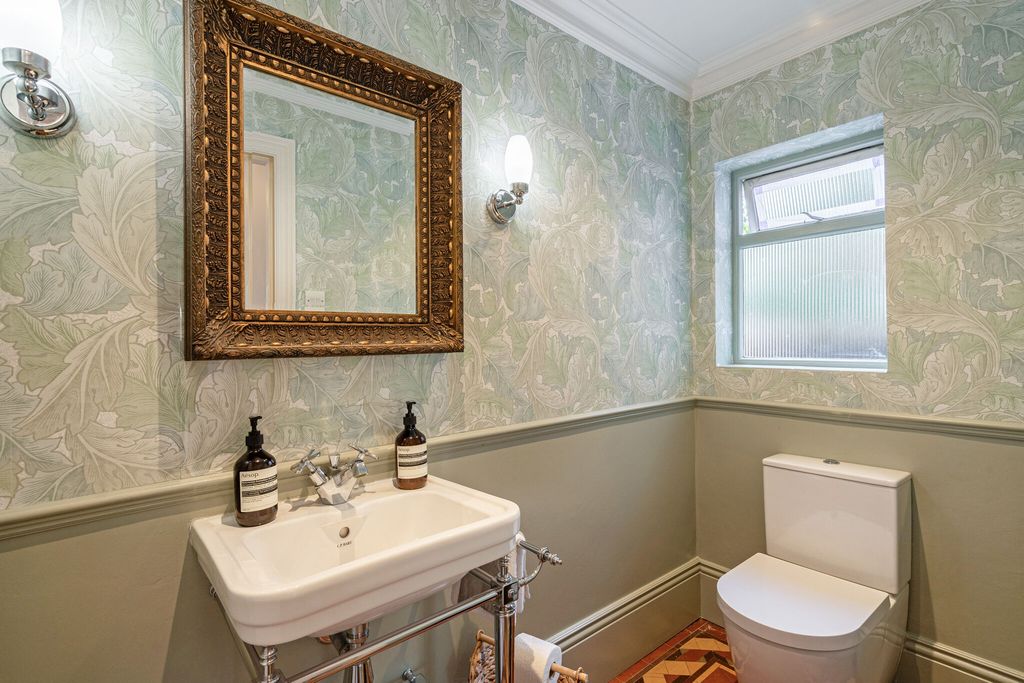 Additional image 28 of 5 bed detached house for saleNetley Street, Farnborough GU14