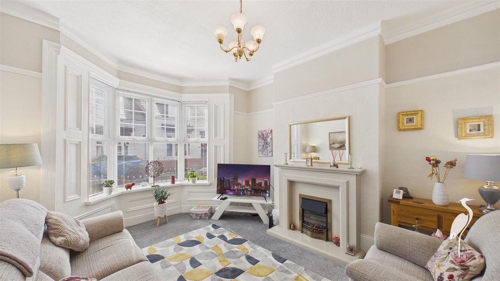 Property photo 2 of 22 Lounge