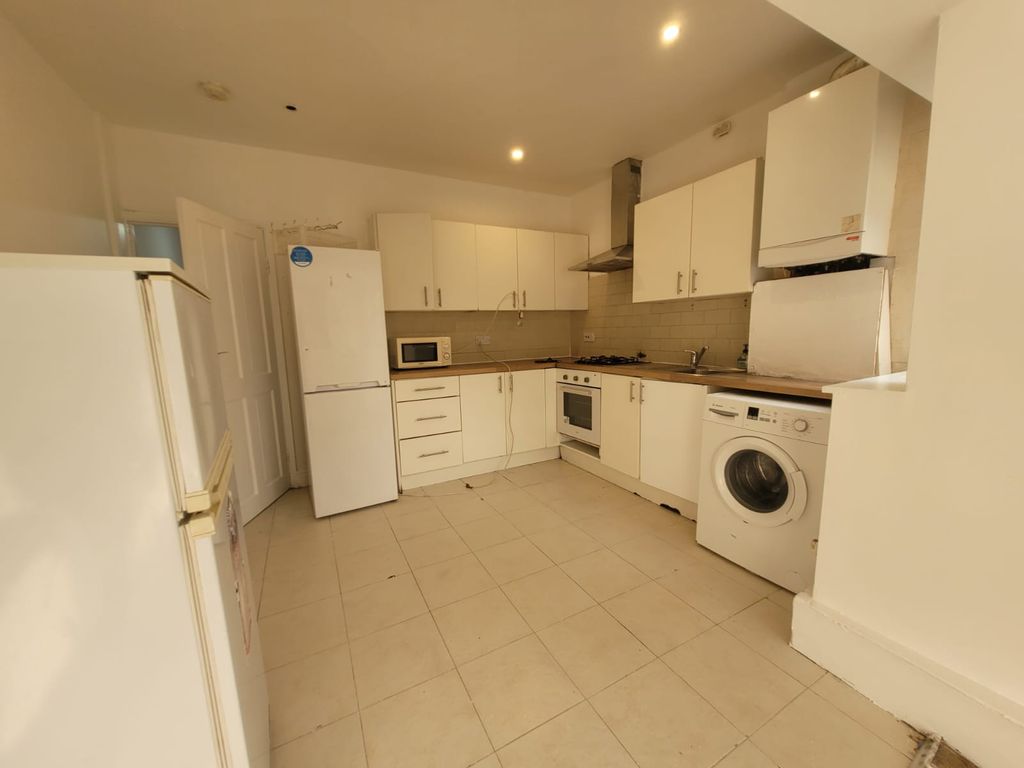 Property photo 2 of 26