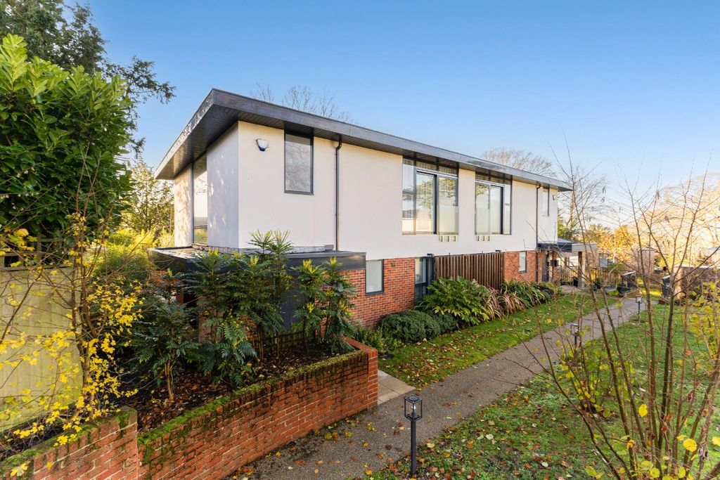 Property photo 1 of 21 100893_6 Howarth Park (1).Jpg