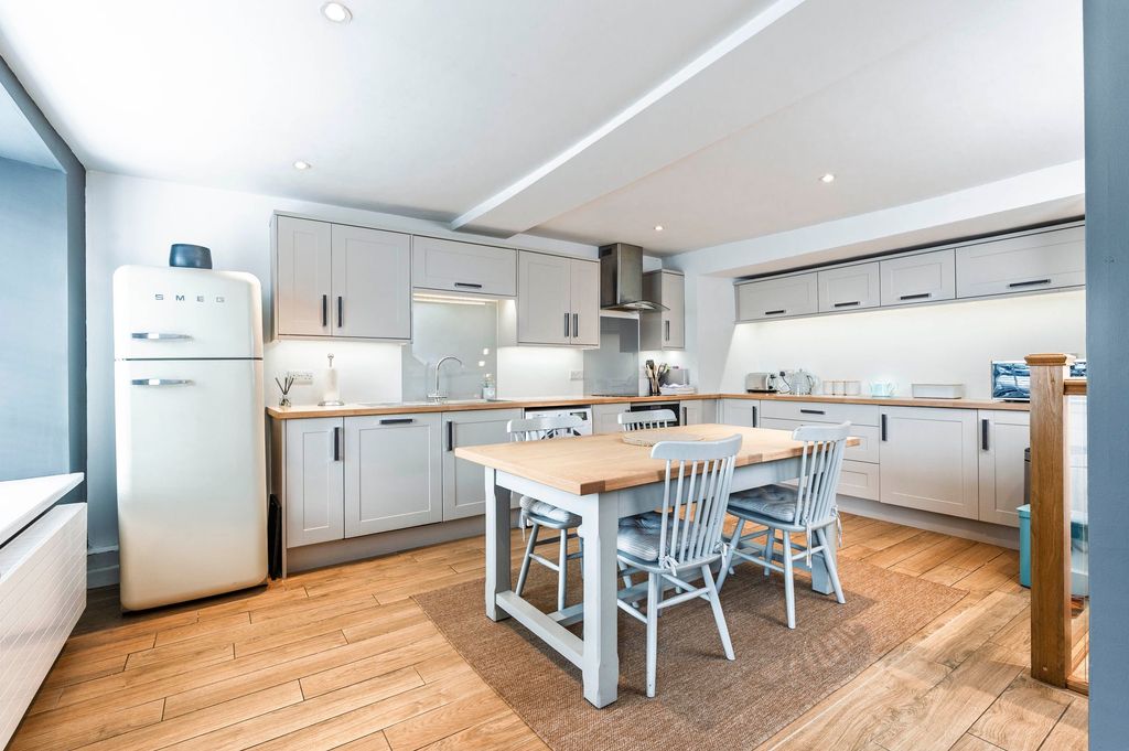 Property photo 3 of 26 Kitchen & Dining Space