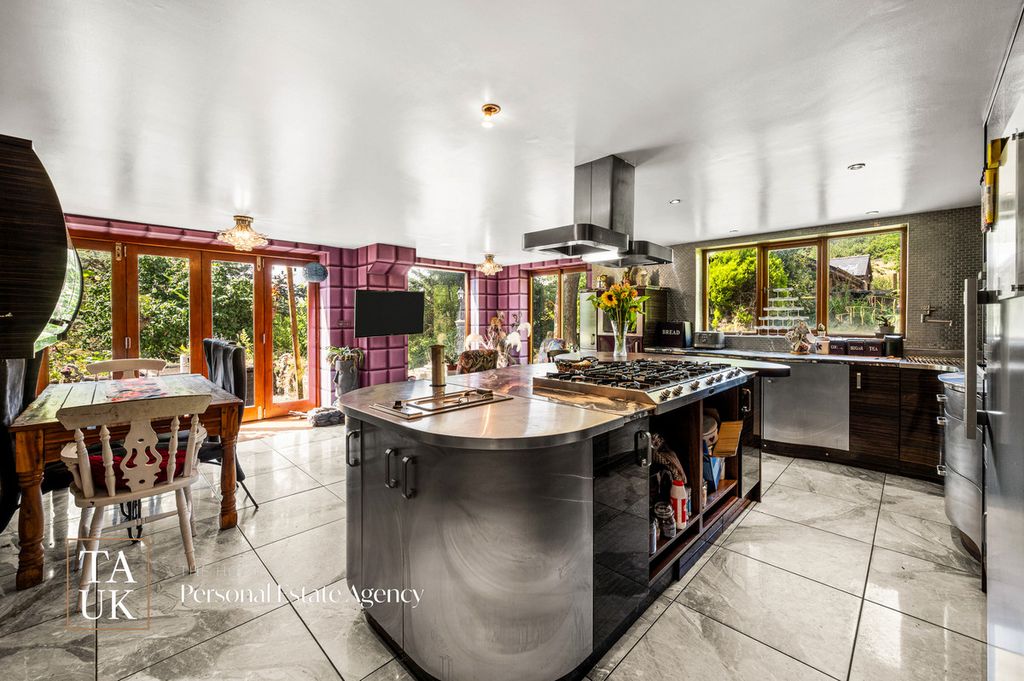 Property photo 2 of 45