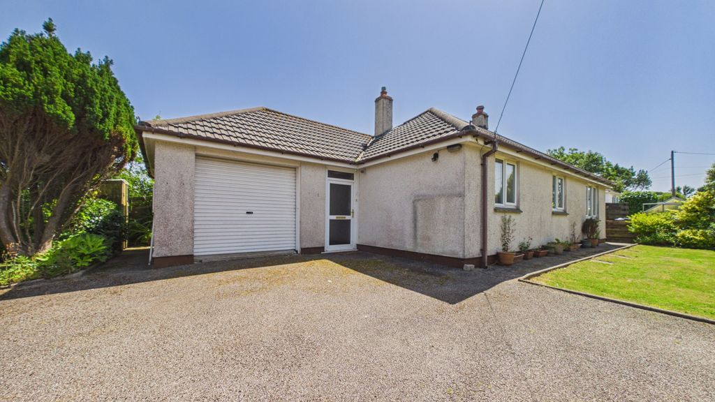 Property photo 1 of 13 2 Bedroom Bungalow For Sale