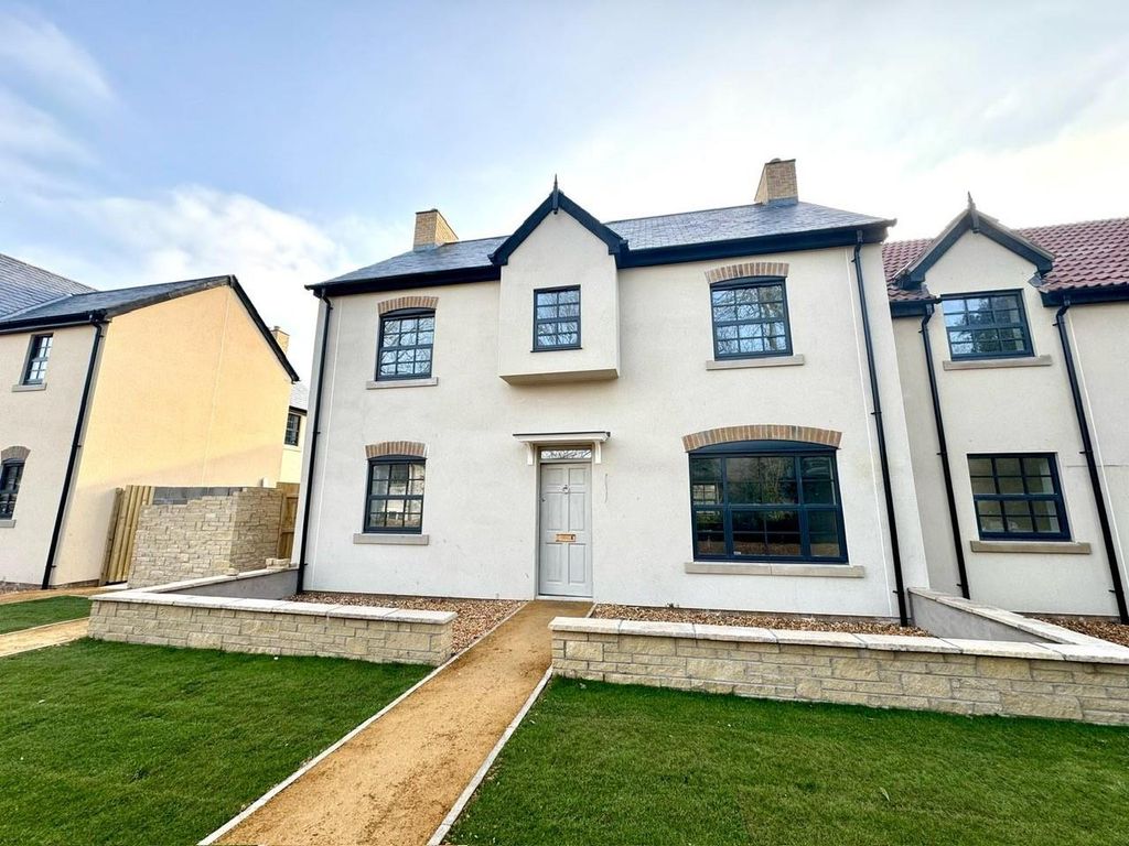 Property photo 1 of 11 2 Bloomery Gardens