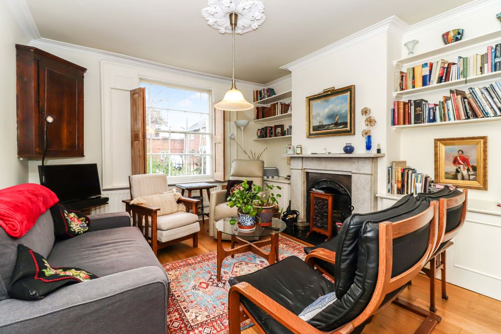 Property photo 3 of 33 Sitting Room