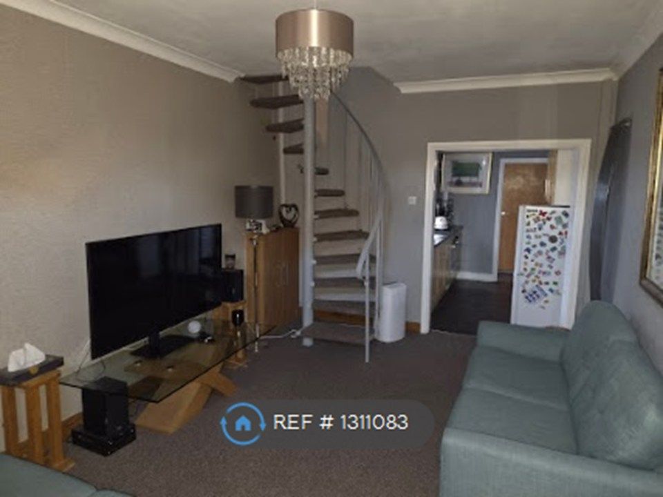 Property photo 2 of 10