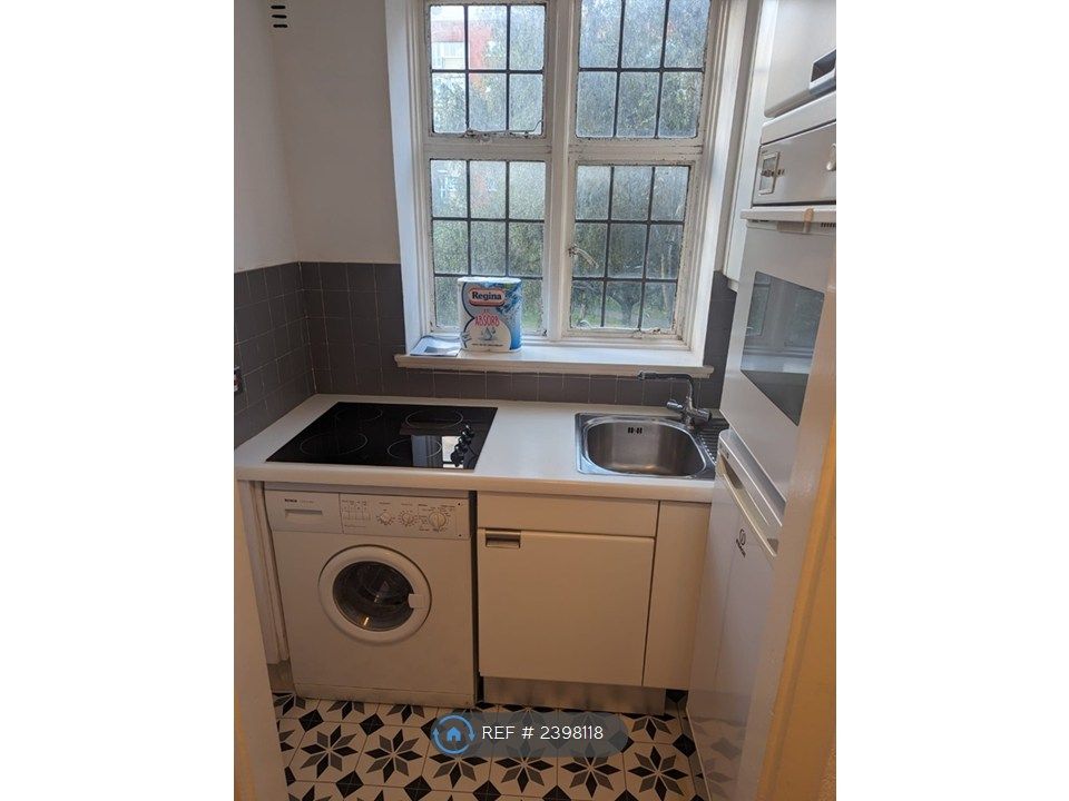 Property photo 3 of 8 Kitchen