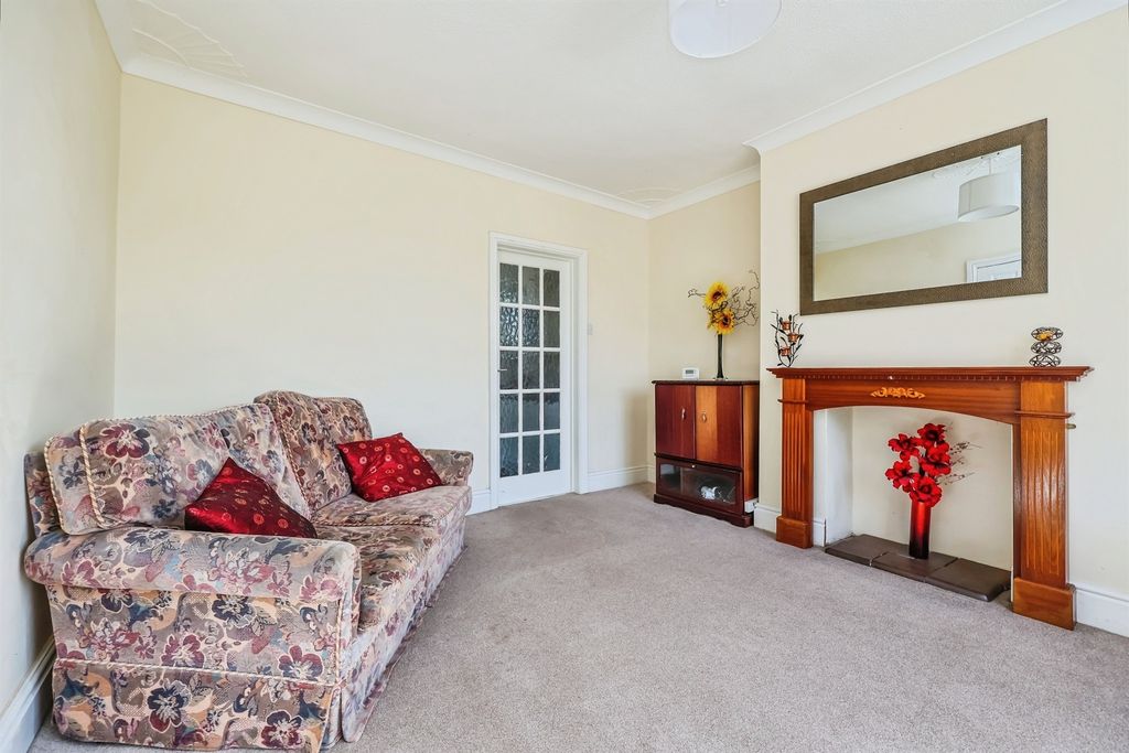 Property photo 2 of 31