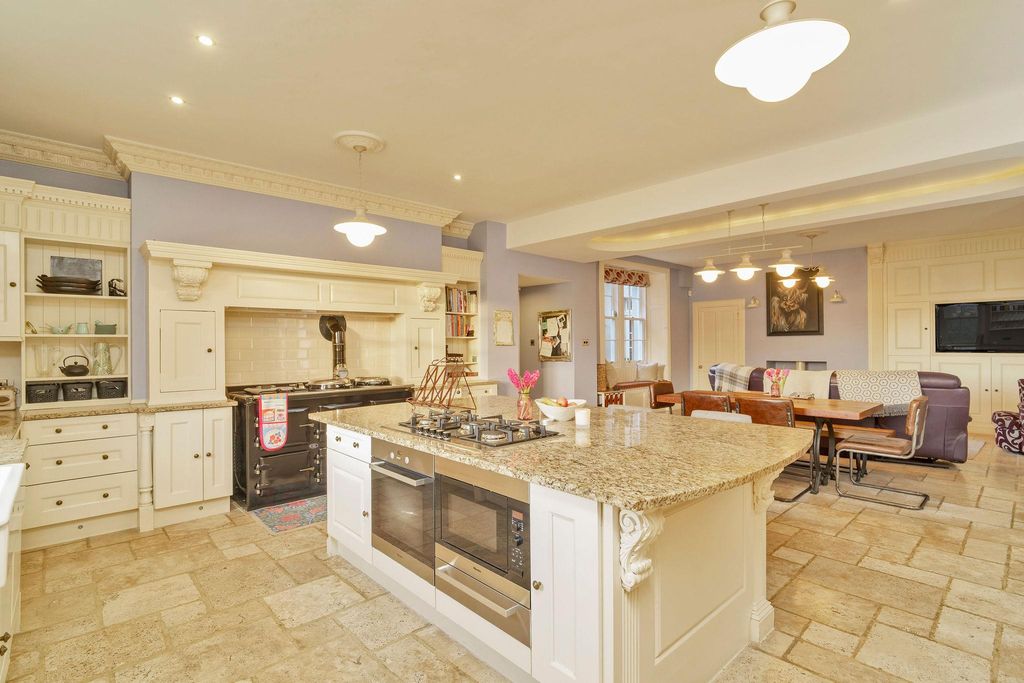 Property photo 3 of 38 Image