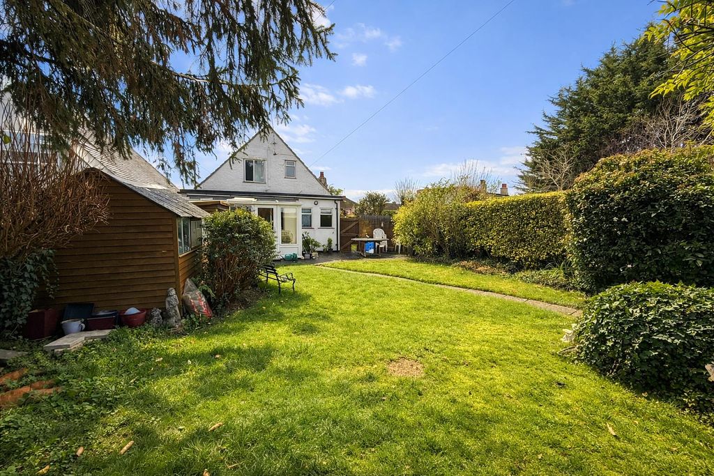 Additional image 4 of 4 bed detached bungalow for saleMount Pleasant Avenue, Hutton, Brentwood CM13