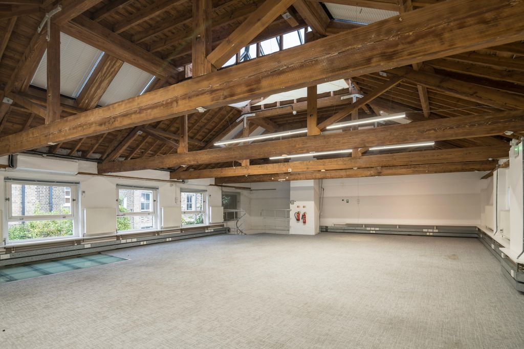 Property photo 2 of 17 Office Space