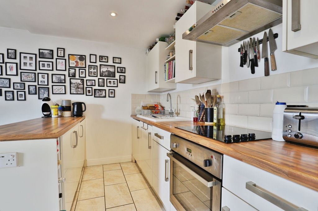 Property photo 3 of 16 Photo