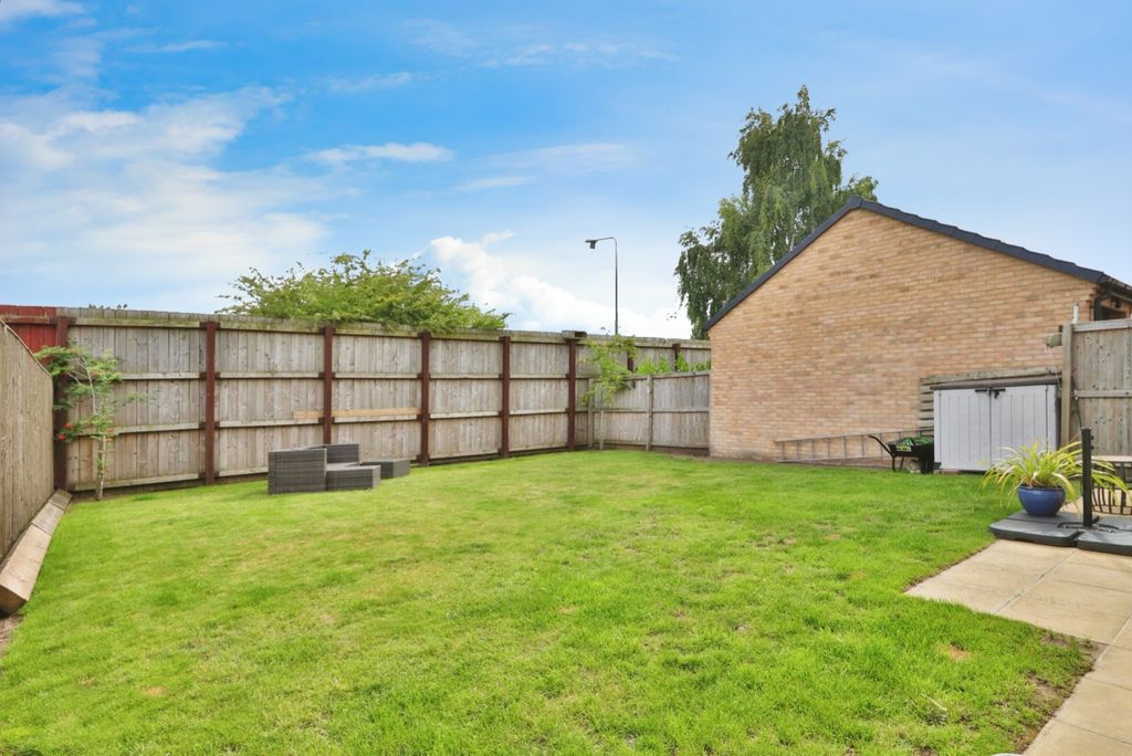 Property photo 2 of 17 4402312