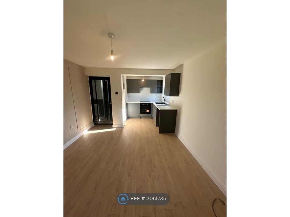 Property photo 2 of 25