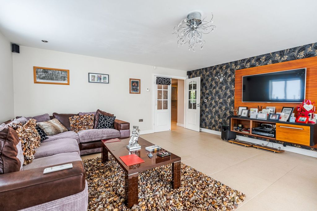 Property photo 2 of 41