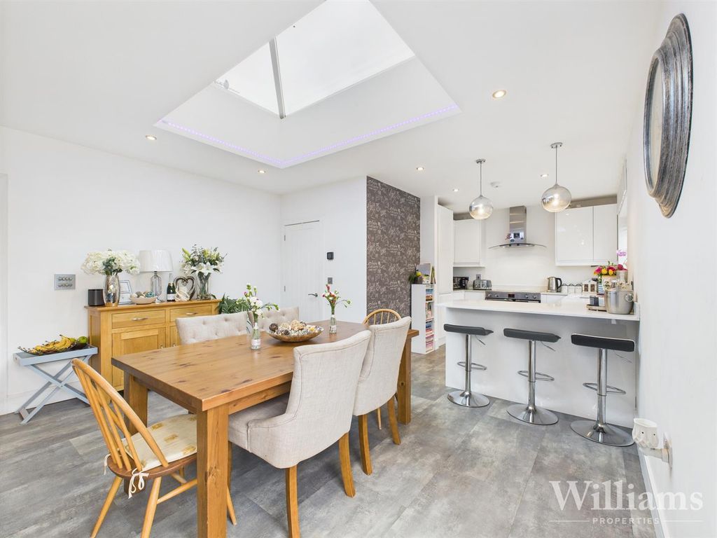 Property photo 1 of 19 Cam02861G0-Pr0467-Still025.Jpg