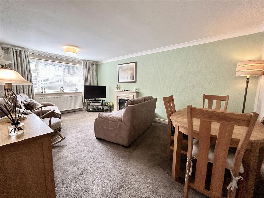 Property photo 2 of 25